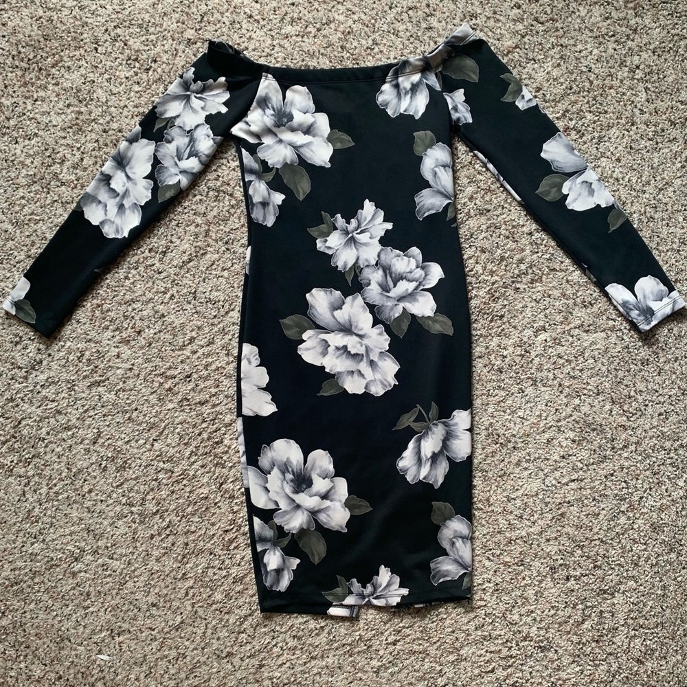 NWOT Boutique Bodycon Off-shoulder Floral Dress